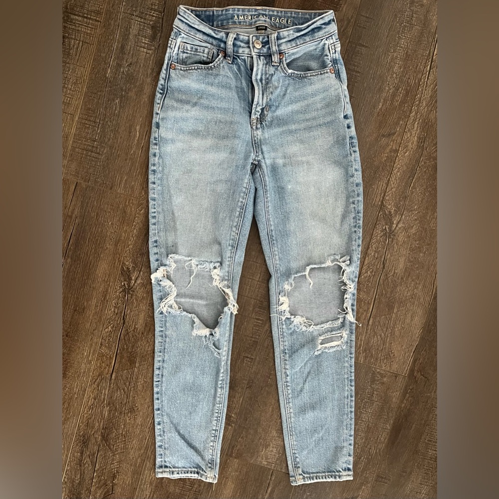 American Eagle Outfitters Strigid Distressed Mom Jean 000 Short Denim Jeans